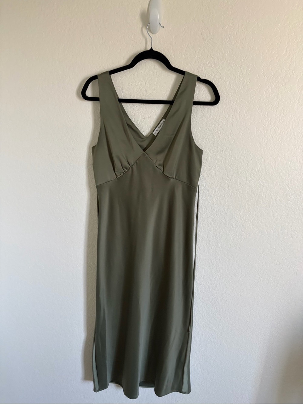 Sleeveless Olive Midi Dress with V-Neck